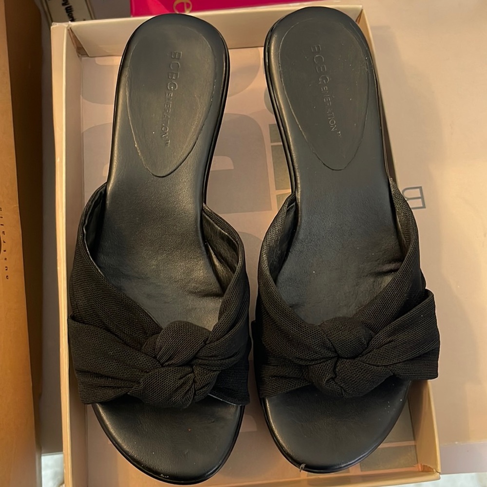 BCBG WEDGES